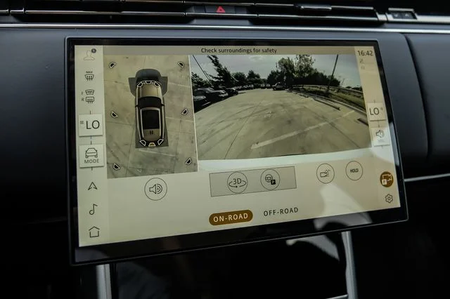 New 2026 Fuji White Land Rover SE image 28