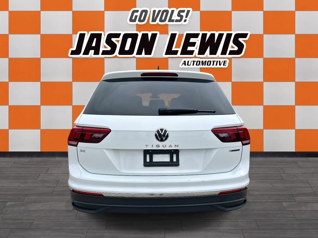 Used 2024 White Volkswagen SE image 5