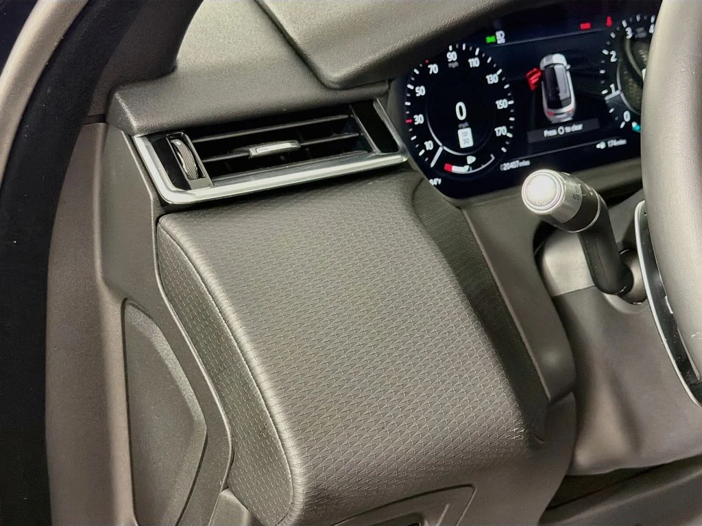 Used 2022 Black Land Rover S image 10