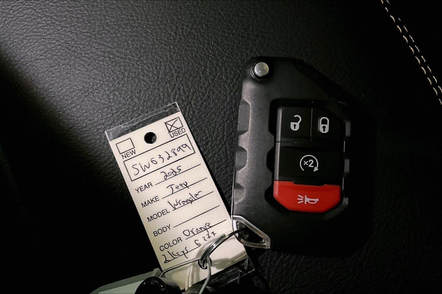 Used 2025 Joose Jeep Sahara image 13
