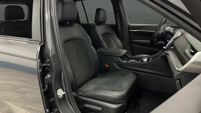 New 2026 Baltic Gray Metallic Clear-Coat Exterior Paint Jeep Altitude image 25
