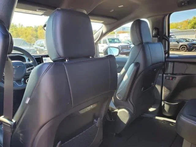 2026 Chrysler Pacifica Select - Photo 24