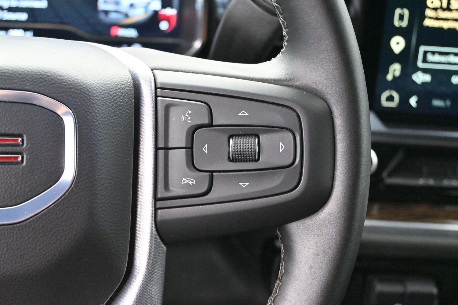 Used 2025 Onyx Black GMC Elevation image 16