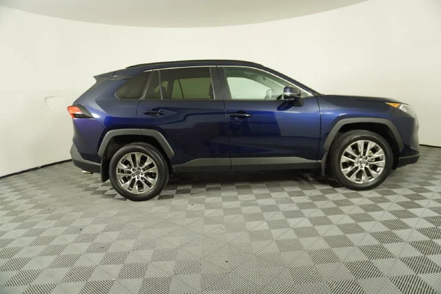 Used 2021 Blue Toyota XLE Premium image 8