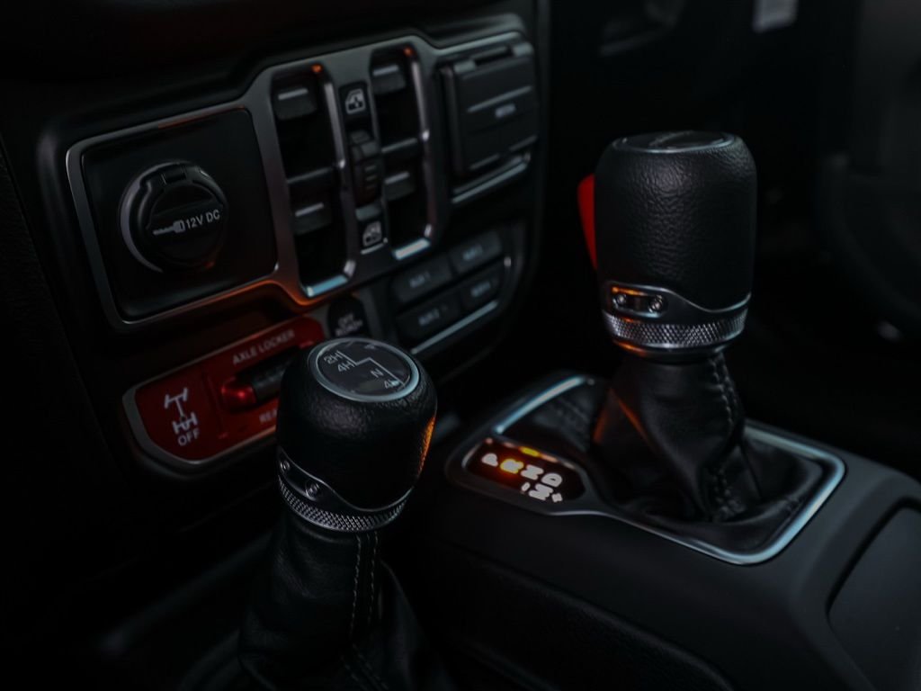 New 2026 Black Clear-Coat Exterior Paint Jeep Mojave image 29