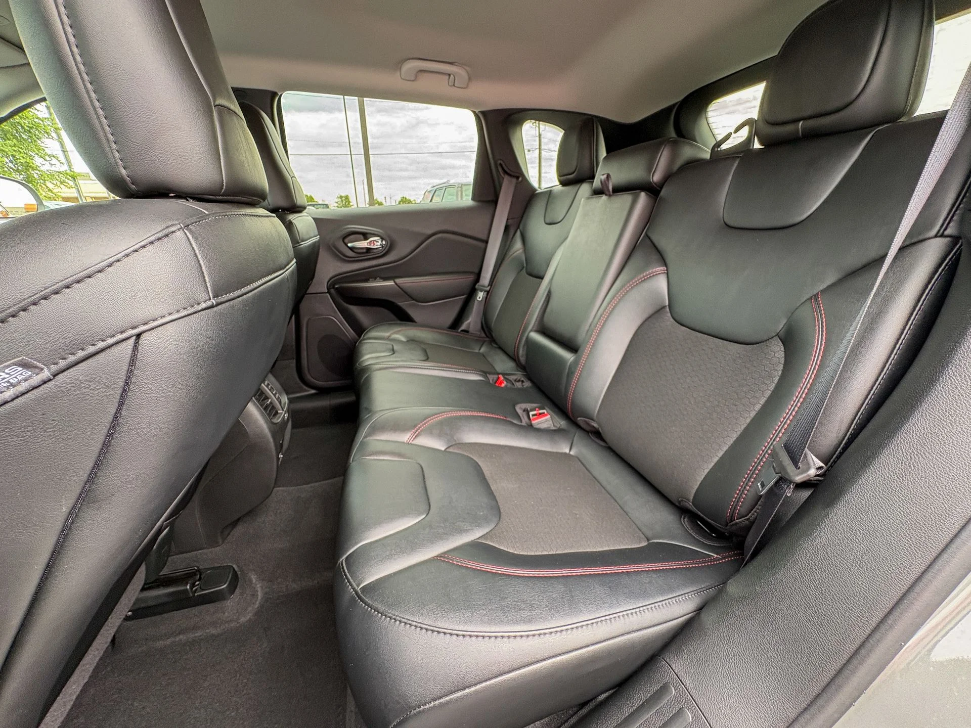 Used 2022 Gray Jeep Trailhawk image 25