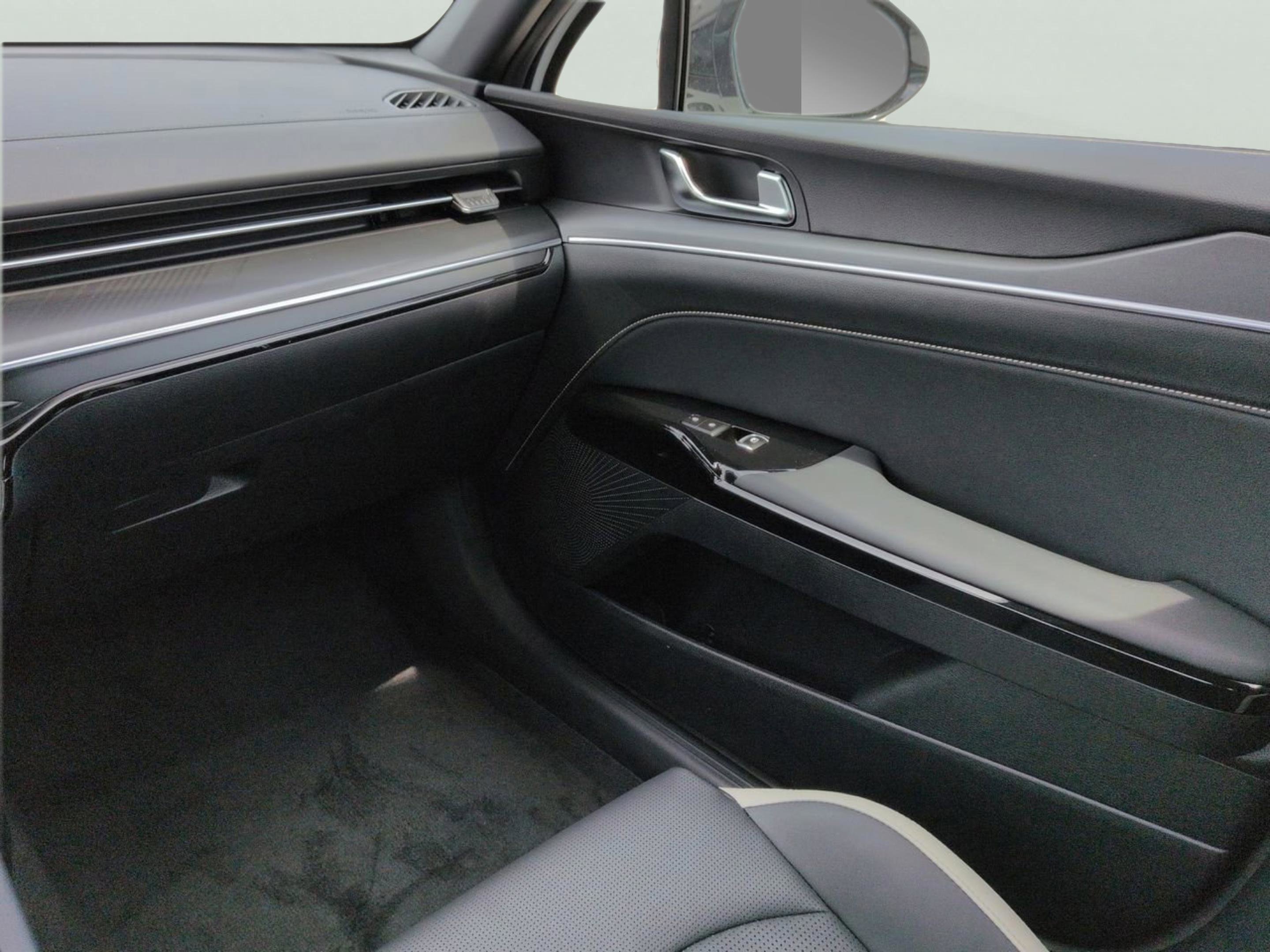 New 2026 Snow White Pearl Kia GT-Line image 14
