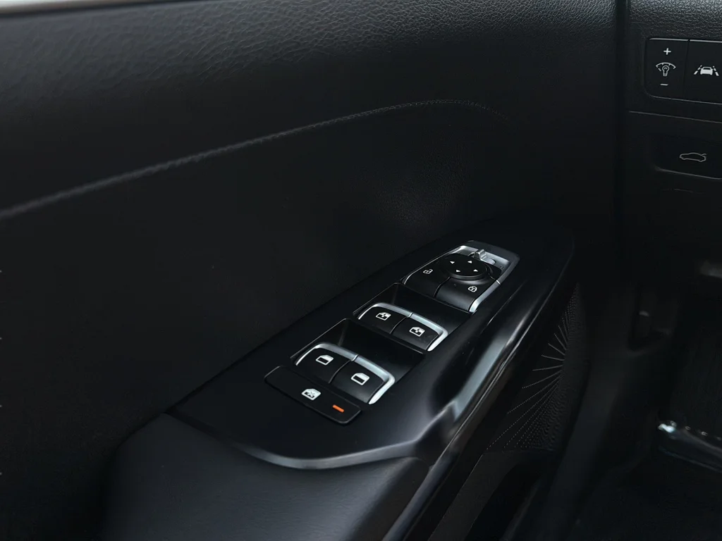 Used 2023 Glacial White Pearl Kia GT-Line image 11