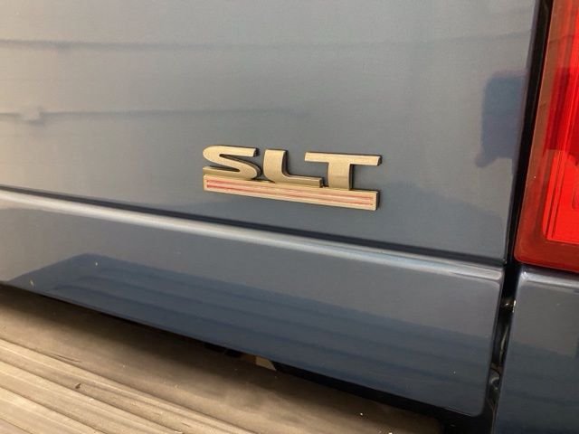 Used 2005 Blue Dodge SLT image 36