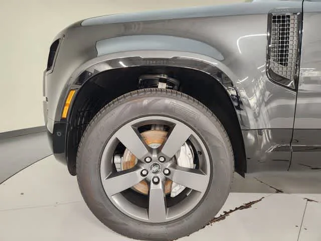 Used 2025 Carpathian Grey Premium Metallic Land Rover X-Dynamic SE image 11