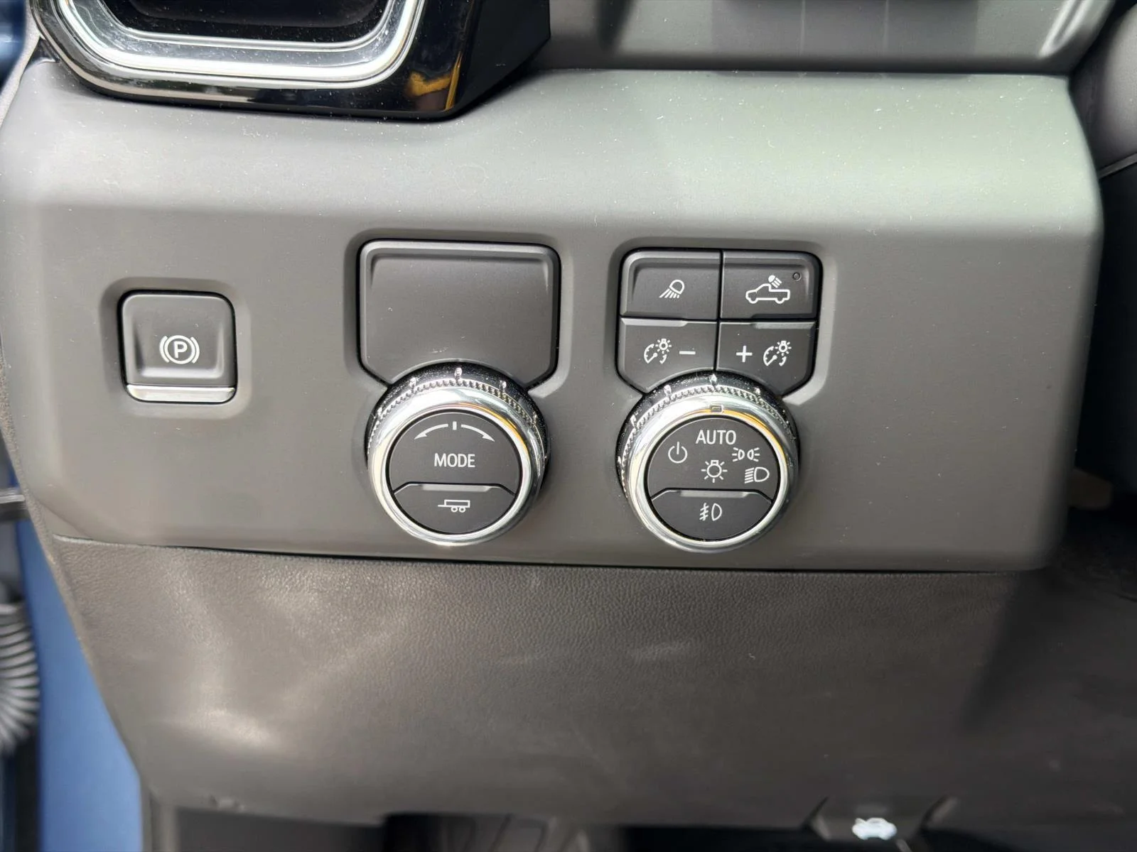 Used 2025 Blue GMC 2WD Crew Cab 147 Denali image 21