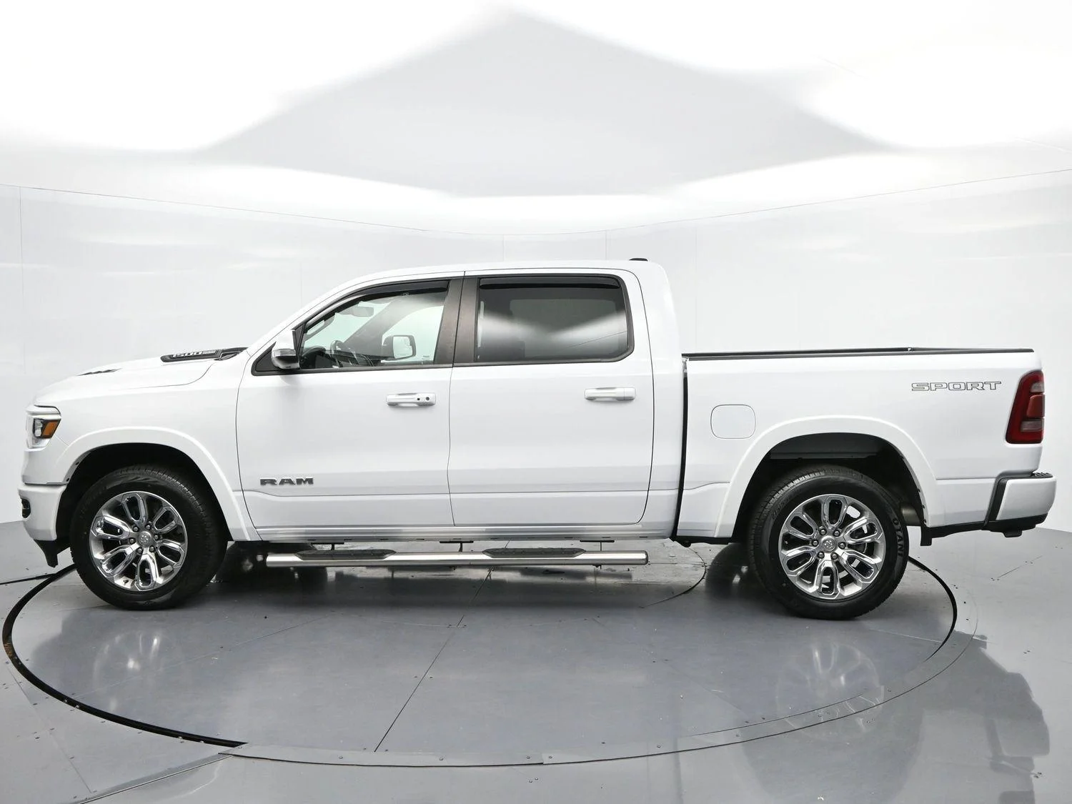 Used 2022 White Ram Laramie image 4