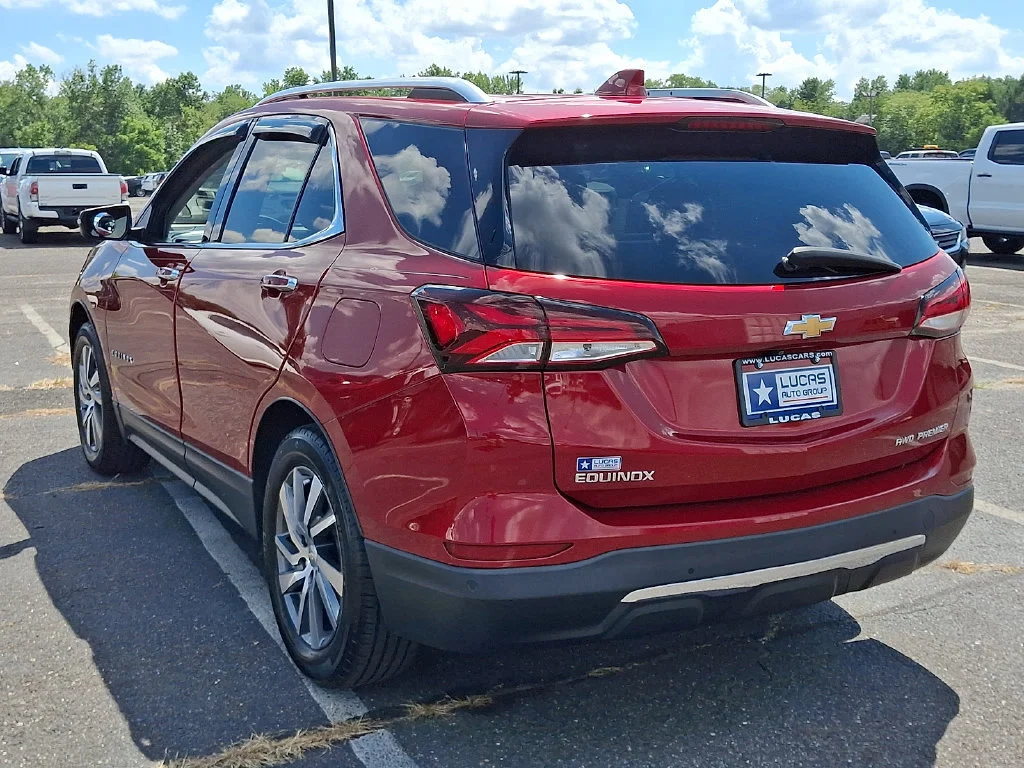 Used 2023 RADIANT RED TINTCOAT Chevrolet Premier image 9