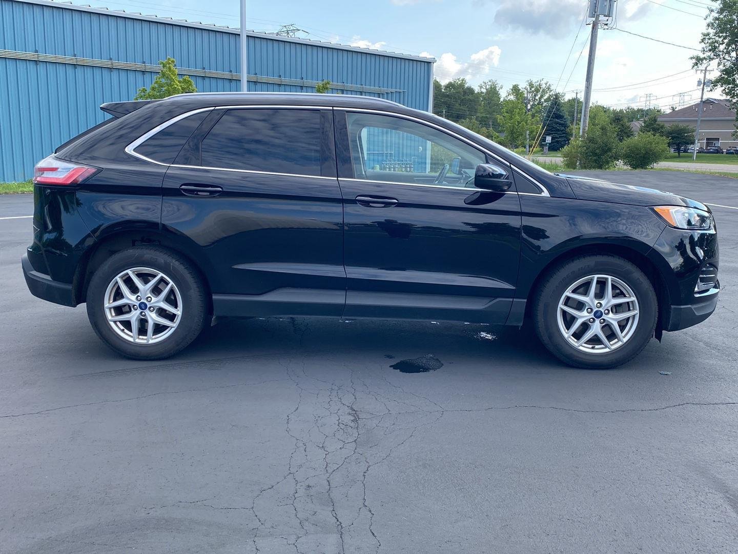 Used 2022 Agate Black Ford SEL image 11