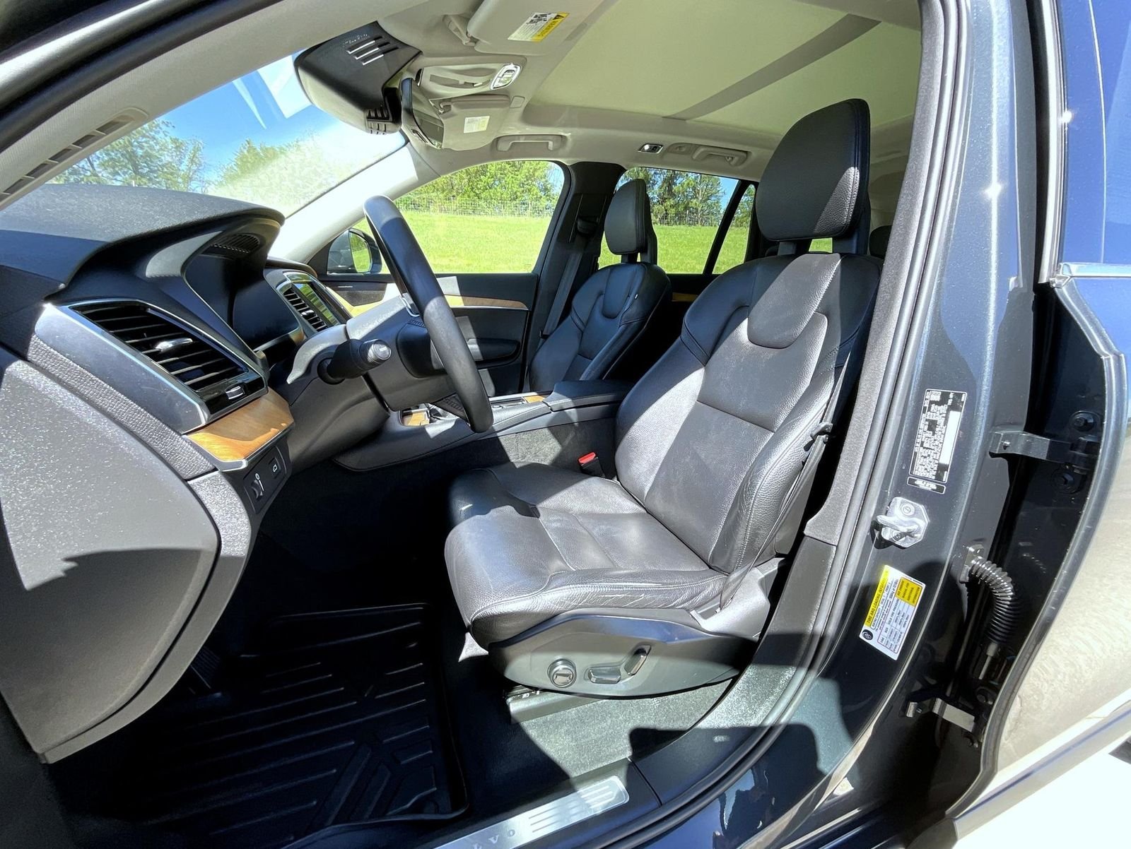Used 2021 Gray Volvo T6 Momentum image 10