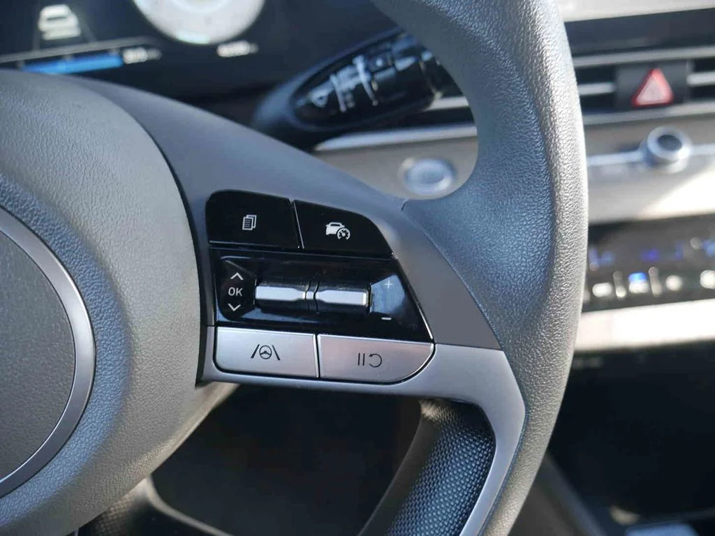 Used 2024 Silver Hyundai SEL image 30