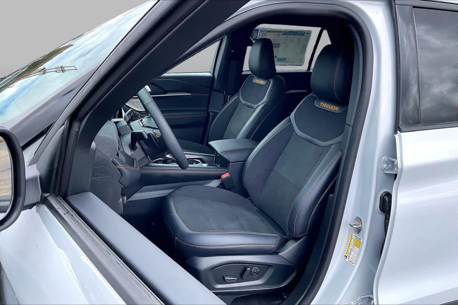 New 2026 Space White Metallic Ford Tremor® image 9