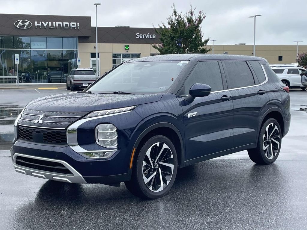 Used 2025 Cosmic Blue Metallic Mitsubishi SE image 25