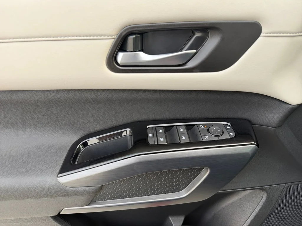 New 2026 Black Nissan SL image 11