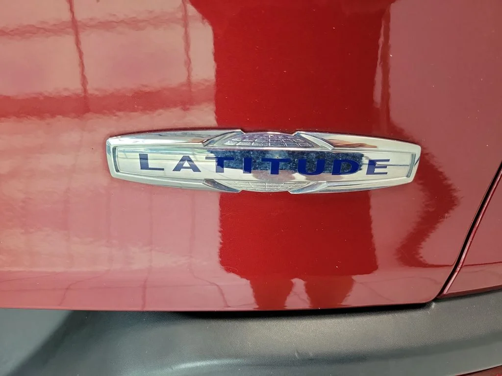 Used 2015 Red Jeep Latitude image 7