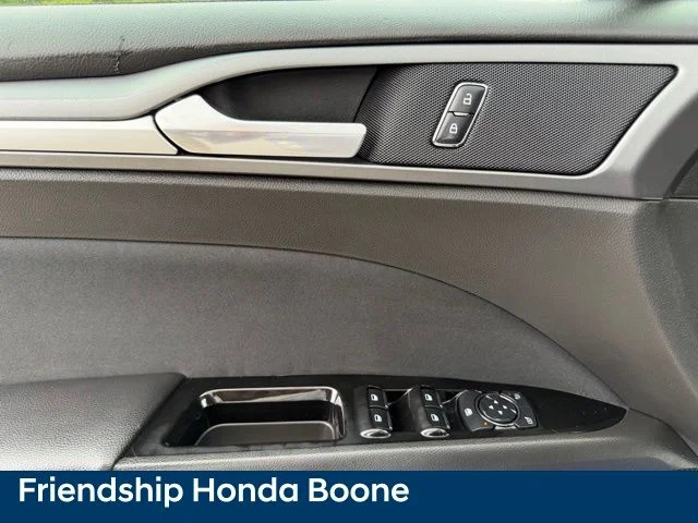 Used 2016 Blue Ford SE image 14