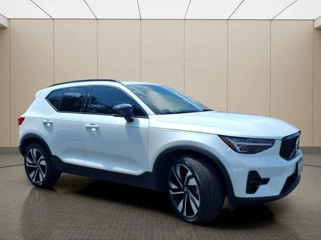 Used 2023 White Volvo Ultimate image 5