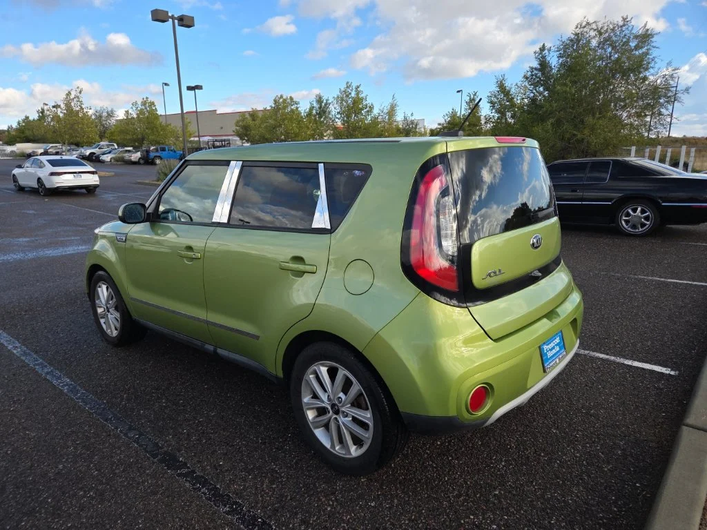Used 2019 Green Kia Plus image 4