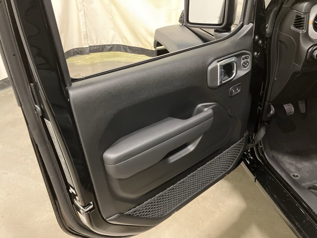 New 2026 Black Clear-Coat Exterior Paint Jeep Sport S image 7