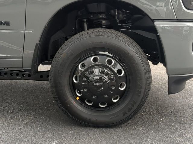 New 2026 Ceramic Gray Clear-Coat Exterior Paint RAM Laramie image 11