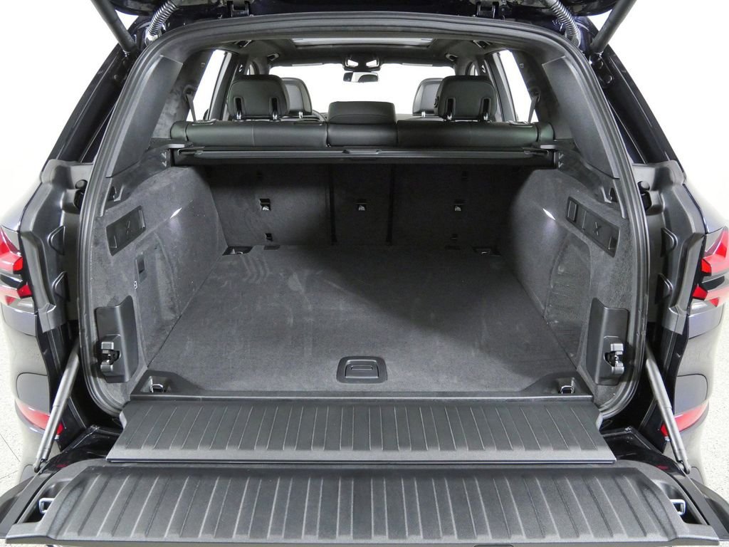 New 2026 Carbon Black Metallic BMW xDrive40i image 28
