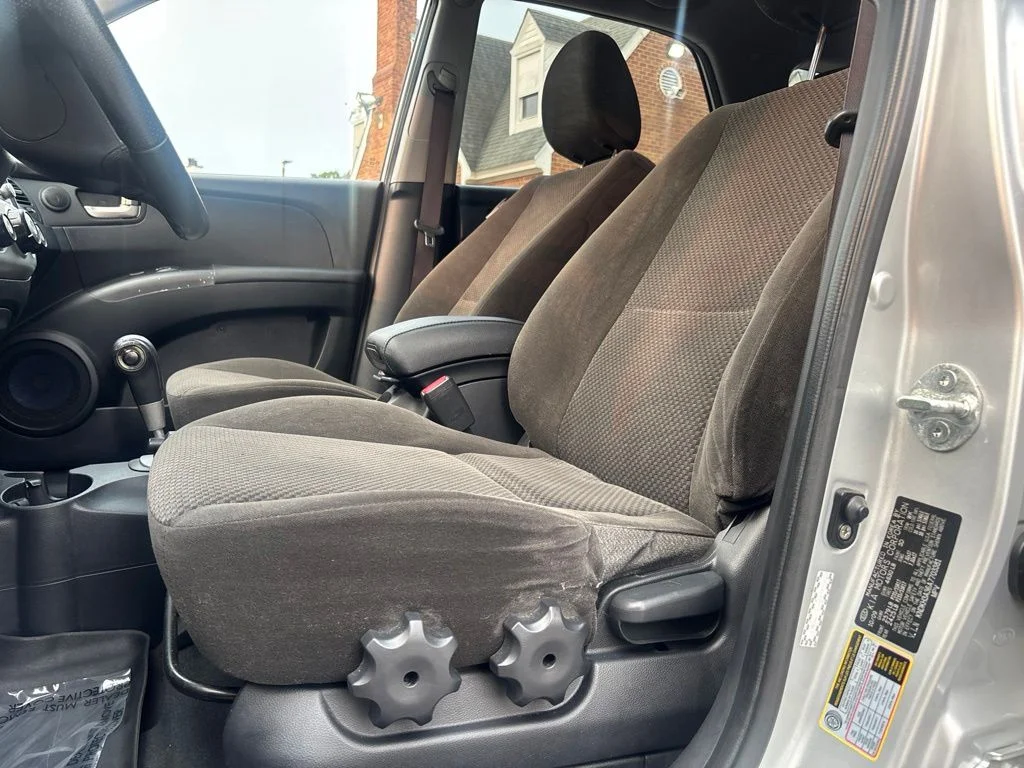 Used 2010 Silver Kia EX image 23