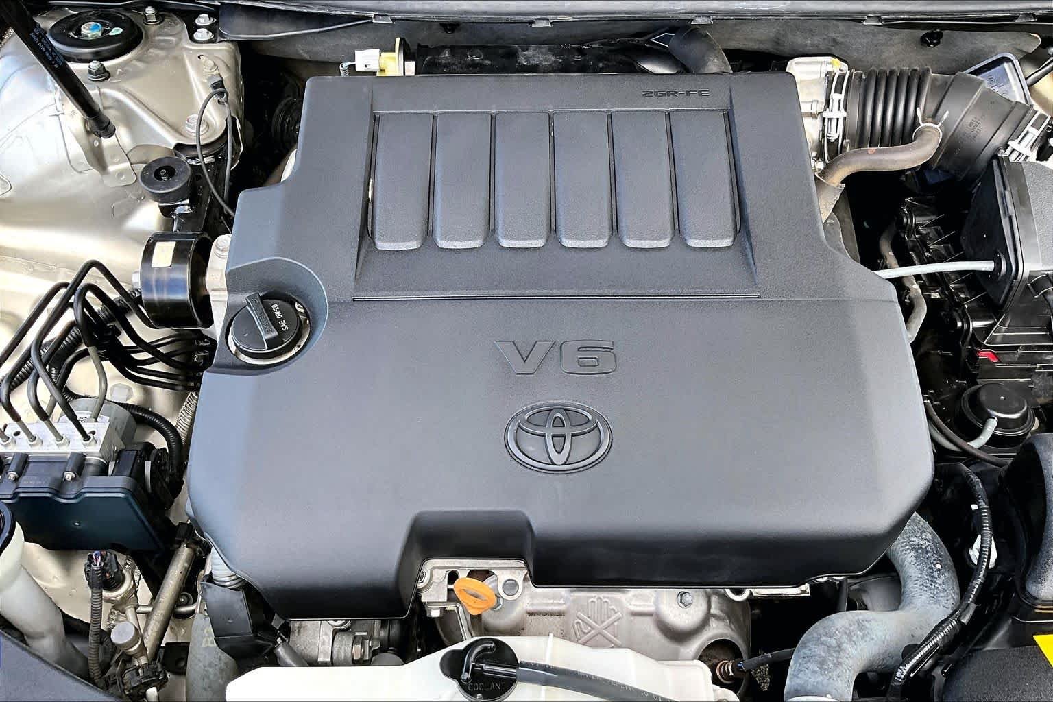 Used 2018 Creme Brulee Mica Toyota Limited image 31