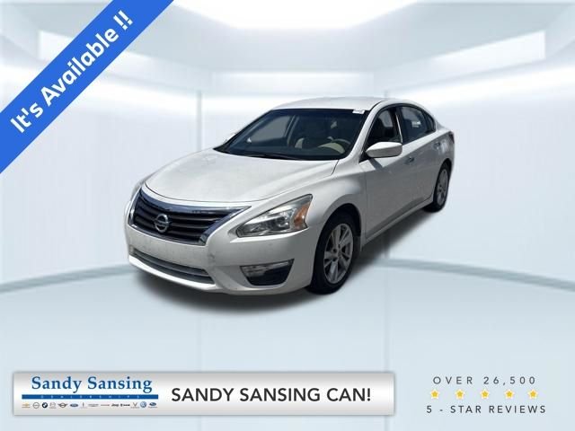 Used 2014 White Nissan 2.5 SV image 1