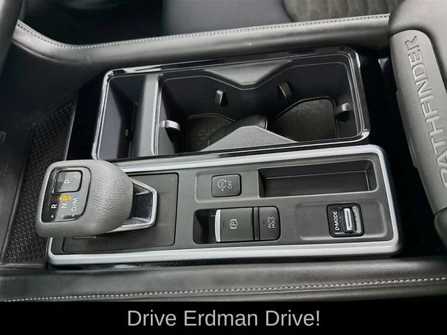 2025 Nissan Pathfinder SV - Photo 19