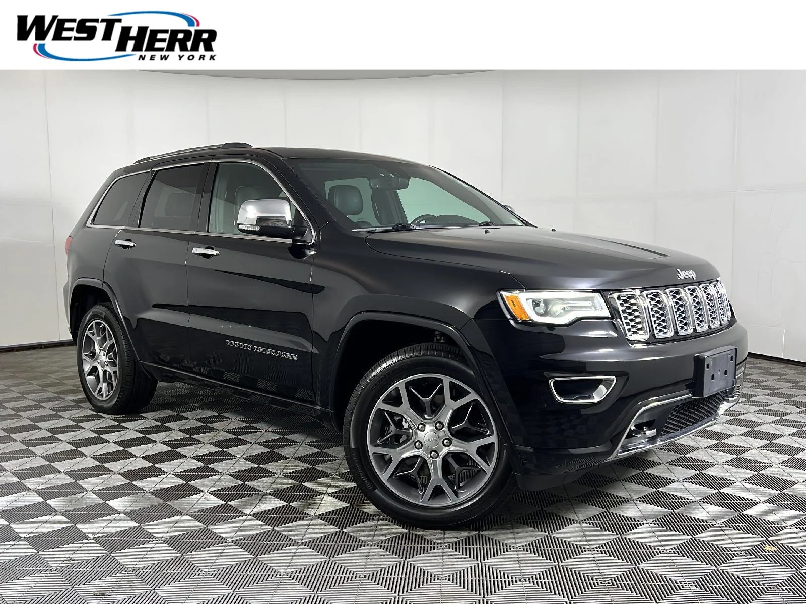 Used 2020 Diamond Black Crystal Pearlcoat Jeep Overland image 1