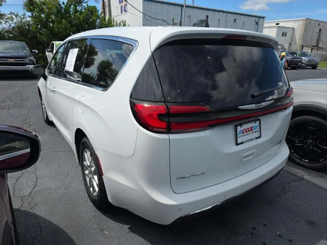 Used 2023 White Chrysler Touring L image 4