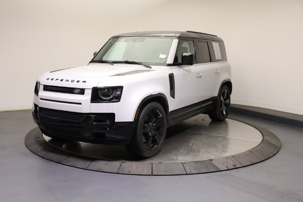 Certified Used 2026 Borasco Gray Metallic Land Rover X-Dynamic SE image 1