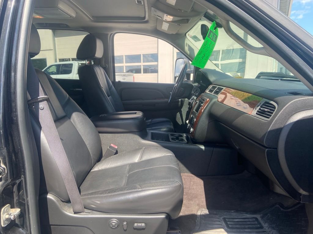 Used 2008 Black Chevrolet LTZ image 9