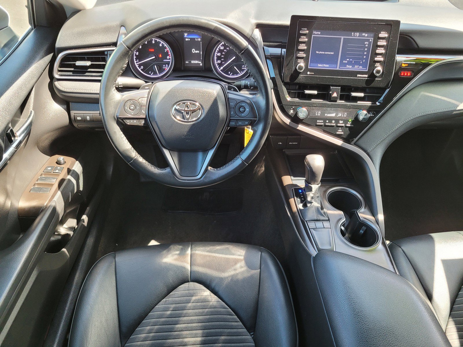 Used 2022  Toyota  image 13
