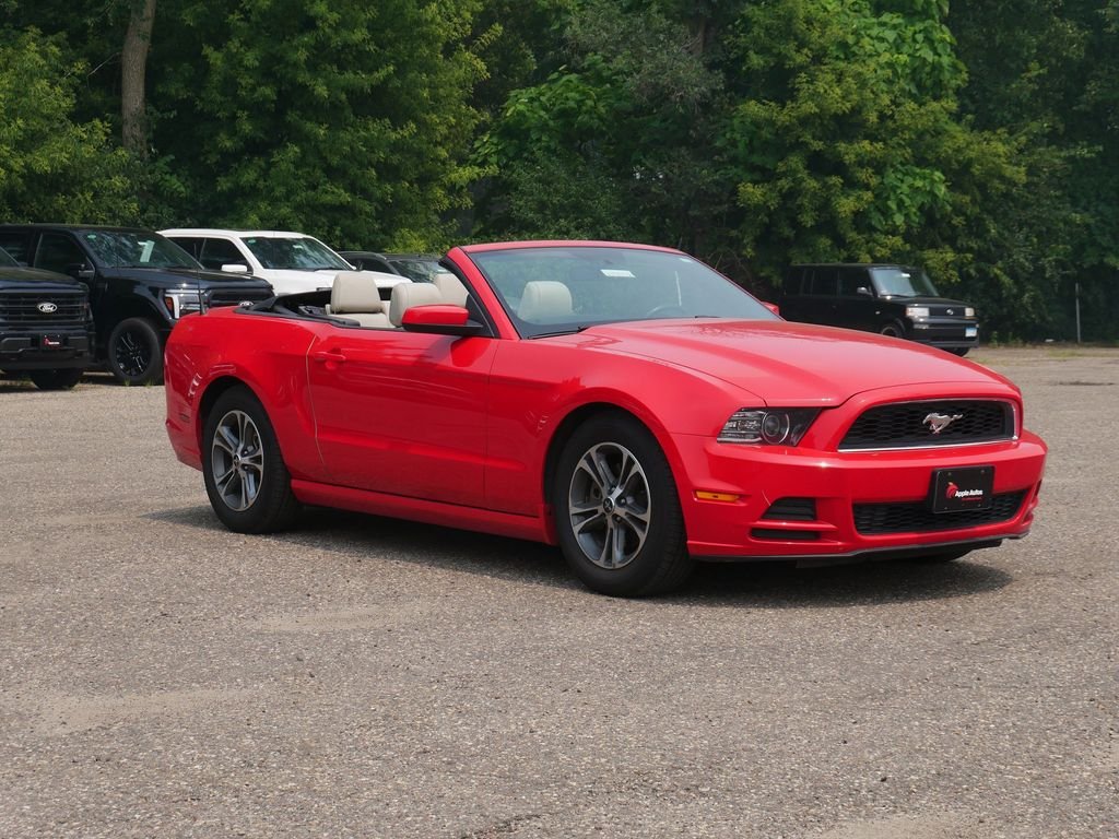 Used 2014 Red Ford V6 Premium image 1