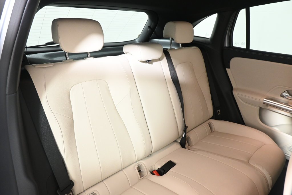 Used 2026 Cirrus Silver Metallic Mercedes-Benz GLA 250 image 32
