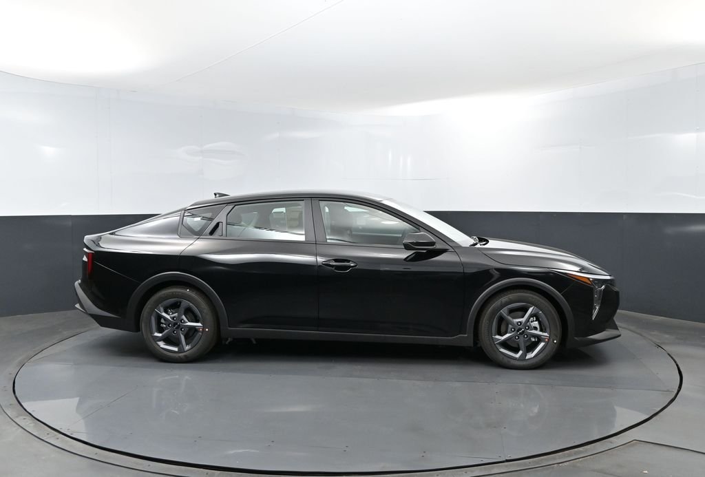 New 2026 Aurora Black Pearl Kia LXS image 4