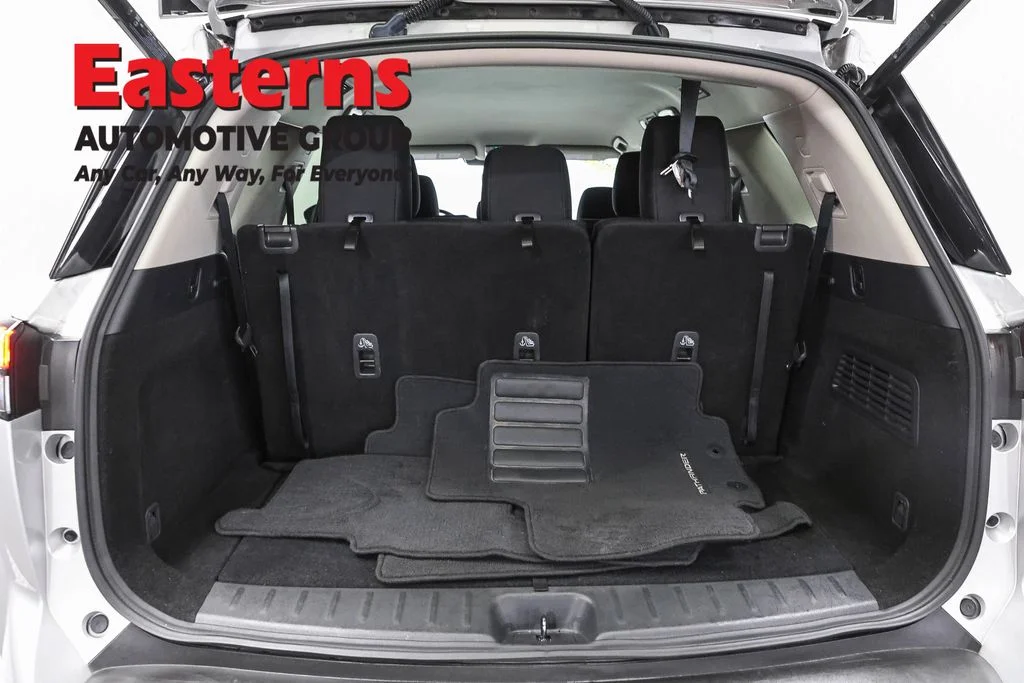 Used 2025 Silver Nissan SV image 9