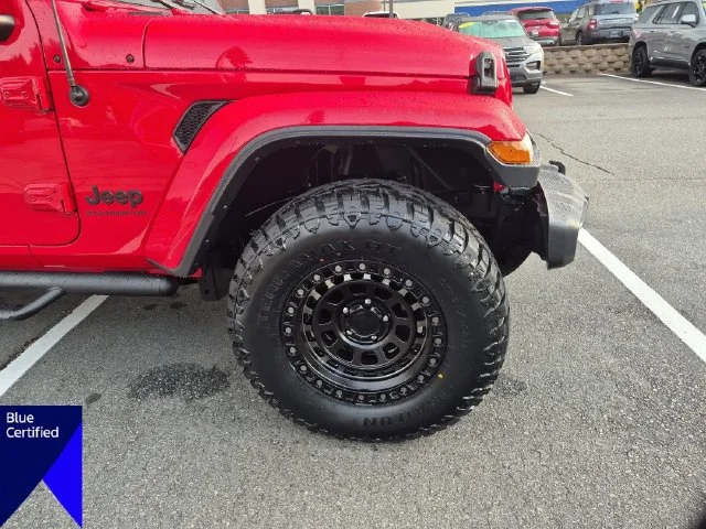 Used 2023 Red Jeep Sport S image 10
