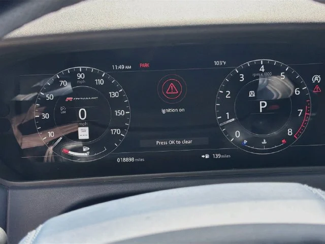 Used 2019  Land Rover R-Dynamic HSE image 11