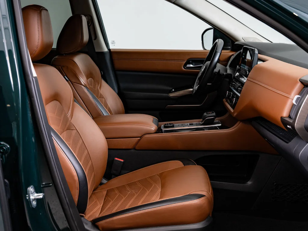 Used 2023 Obsidian Green Pearl Nissan Platinum image 26