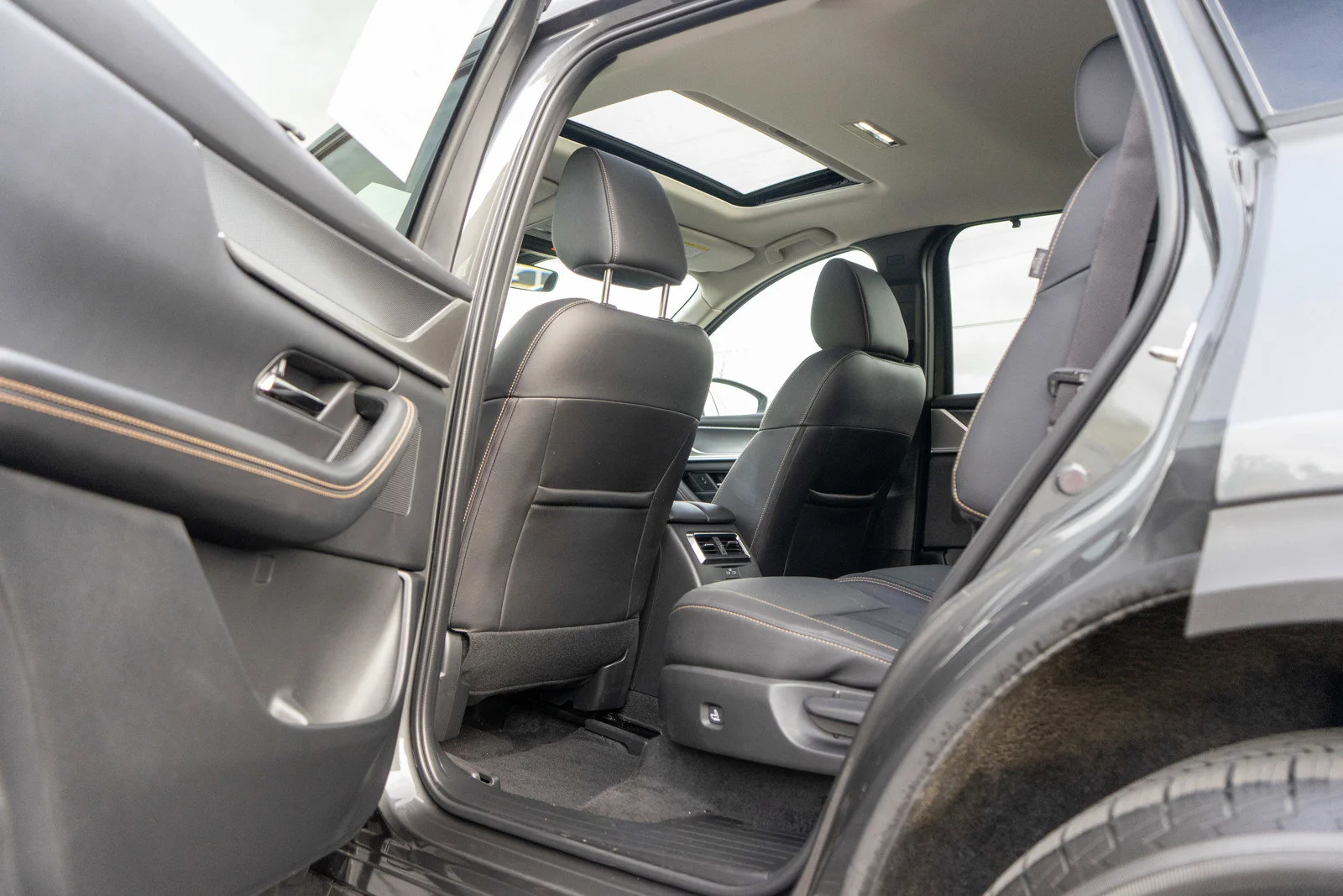 Used 2024 Machine Gray Metallic Mazda Preferred image 29