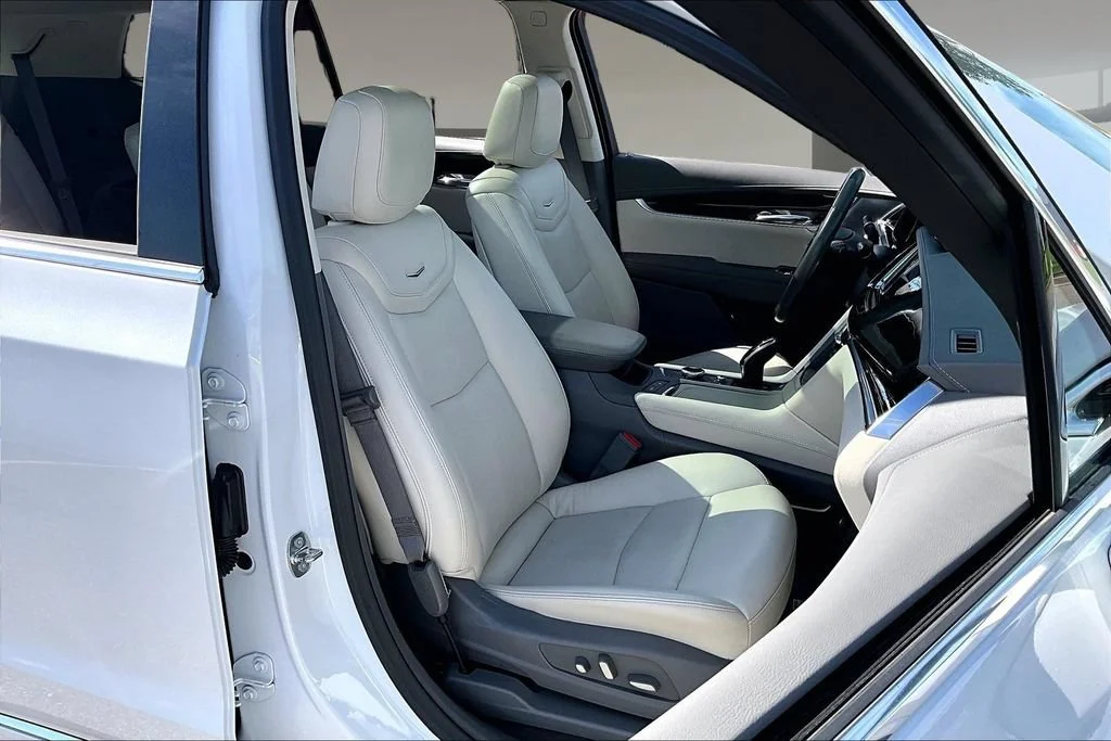 Certified Used 2023 Crystal White Tricoat Cadillac Premium Luxury image 7