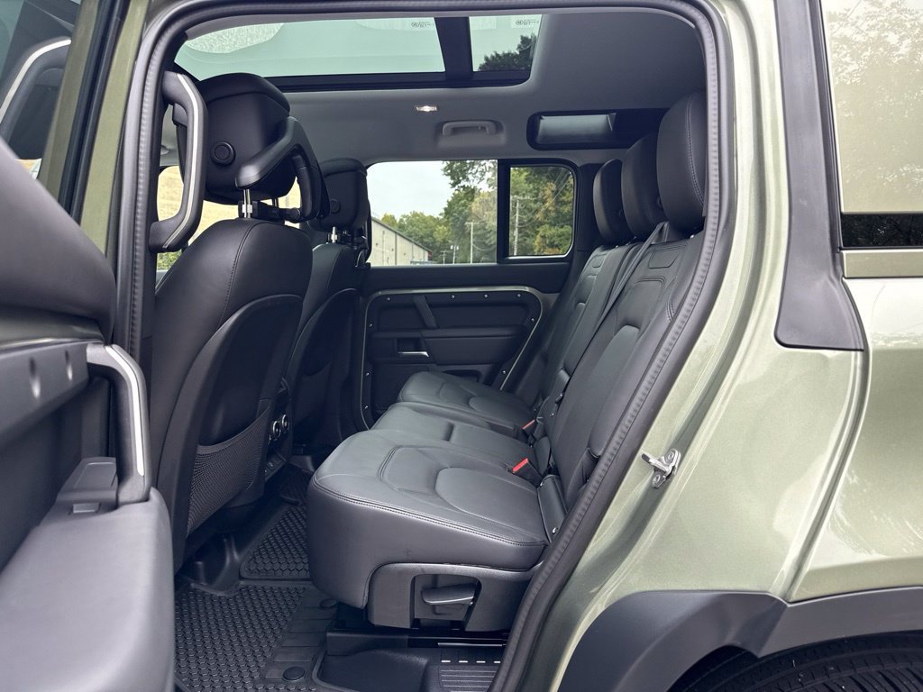 Used 2025 Green Land Rover S image 16