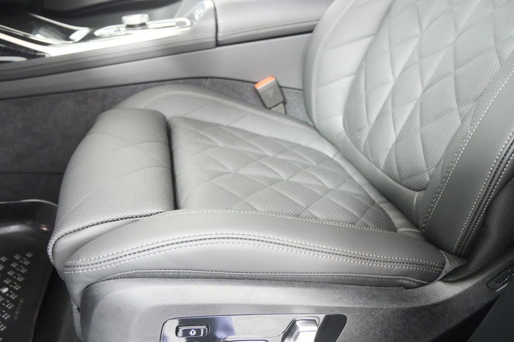 New 2027 Black Sapphire Metallic BMW xDrive40i image 11